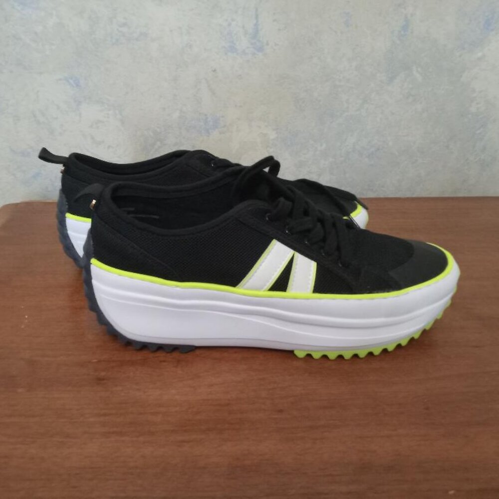 Joy athletic shoes size 8 - EUC